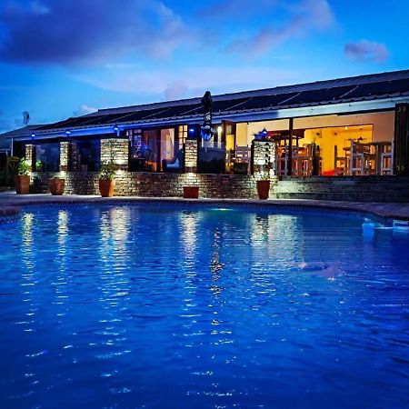 Aviators Paradise Guest House モーセル・ベイ エクステリア 写真