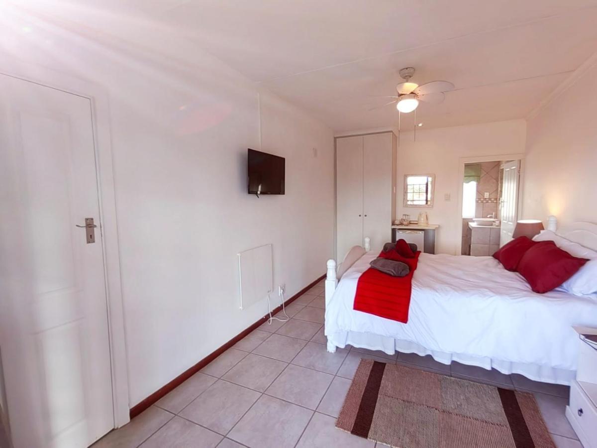 Aviators Paradise Guest House モーセル・ベイ エクステリア 写真