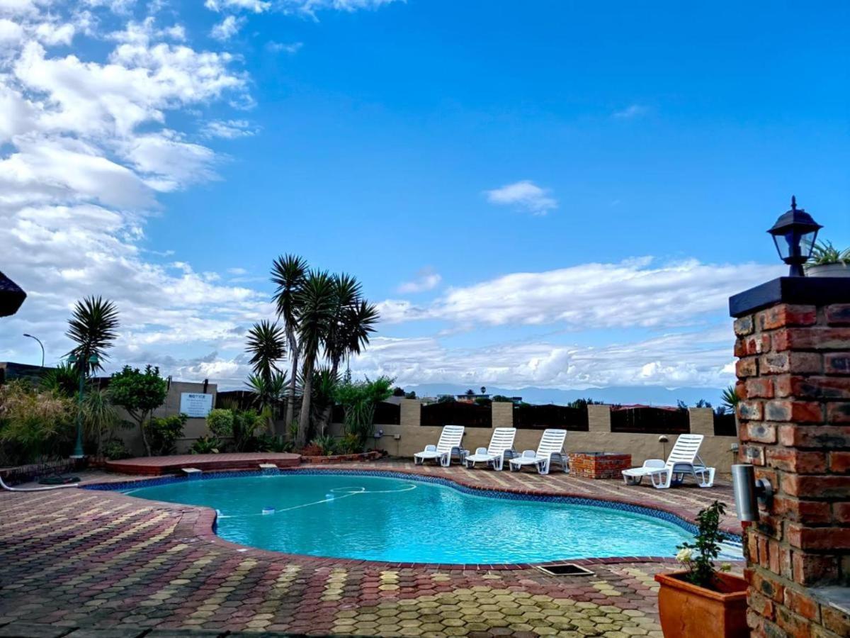 Aviators Paradise Guest House モーセル・ベイ エクステリア 写真