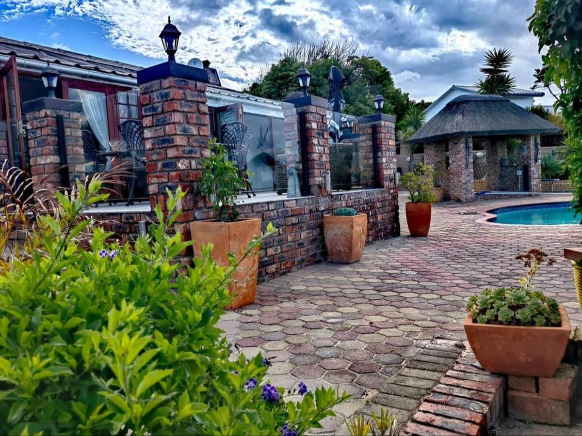 Aviators Paradise Guest House モーセル・ベイ エクステリア 写真