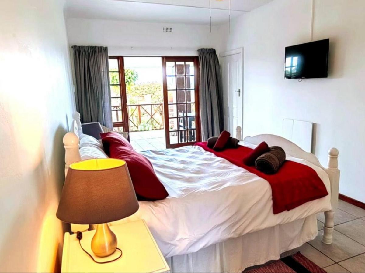 Aviators Paradise Guest House モーセル・ベイ エクステリア 写真